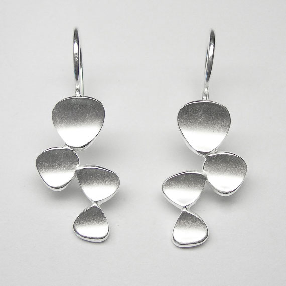 Ohrhänger aus Silber im Blätterdesign