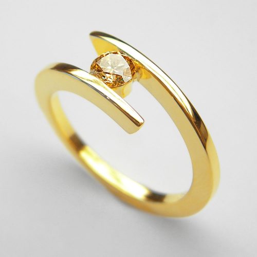 Gelbgold-Ring mit gelbem Diamant