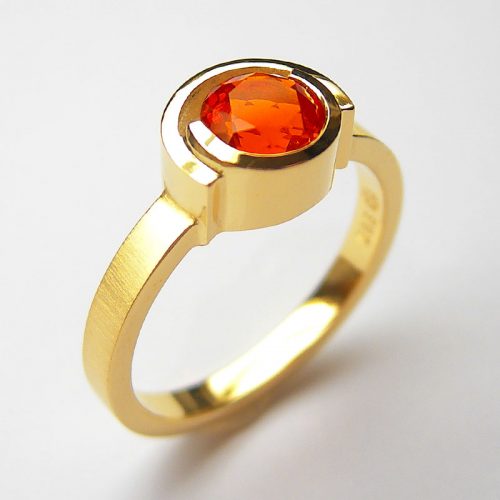 Gelbgold Ring mit Feueropal