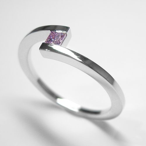 Platin Ring mit pink Prinzess-Diamant