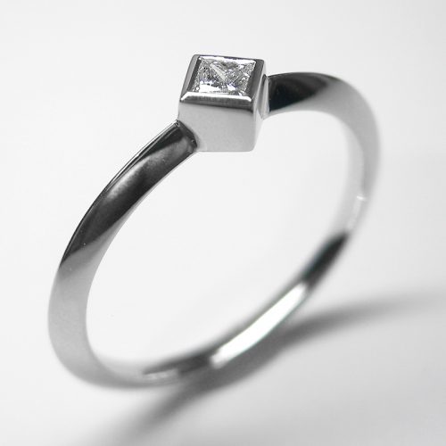 Platin Ring mit Prinzess-Diamant